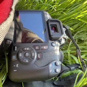 Sprzedam Aparat Body Canon EOS 2000D