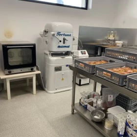 Pączkarnia plus przyczepa do sprzedaży Kruszewnia