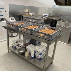 Pączkarnia plus przyczepa do sprzedaży Kruszewnia