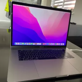 MacBook Pro 15.4 2019 Procesor Intel core i7