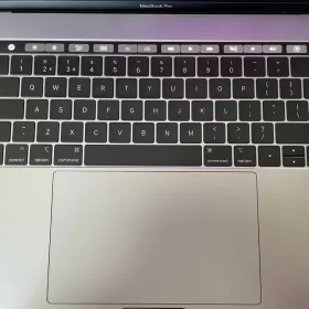 MacBook Pro 15.4 2019 Procesor Intel core i7